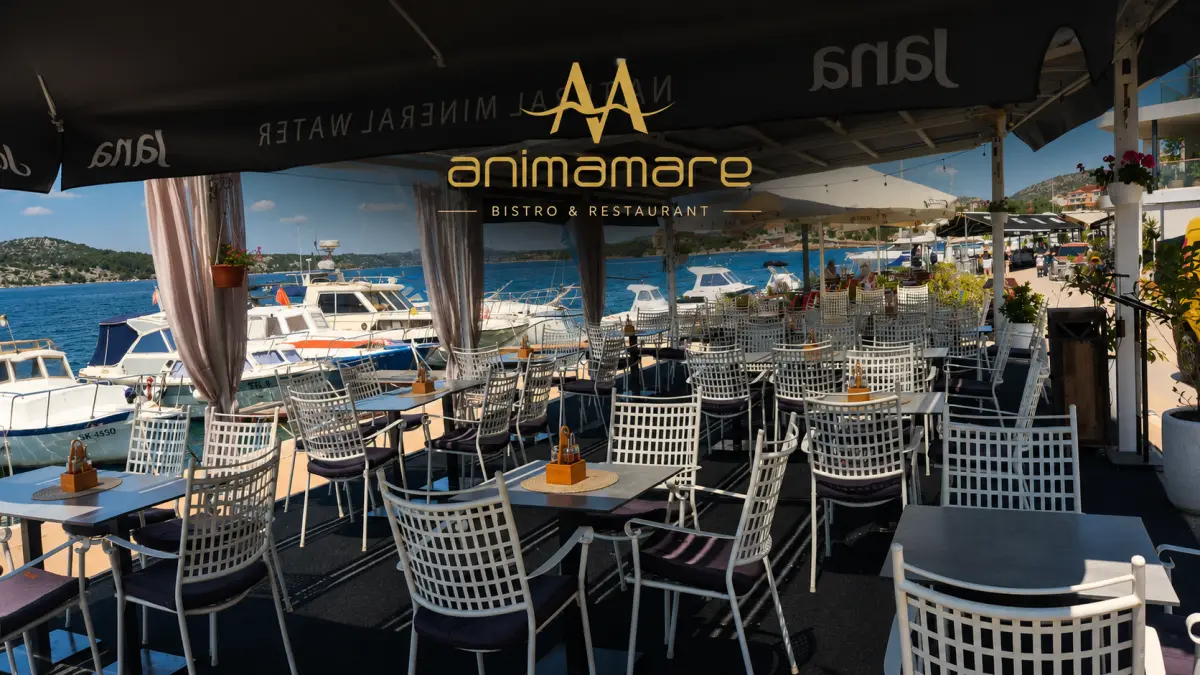 Anima mare terasa uz more