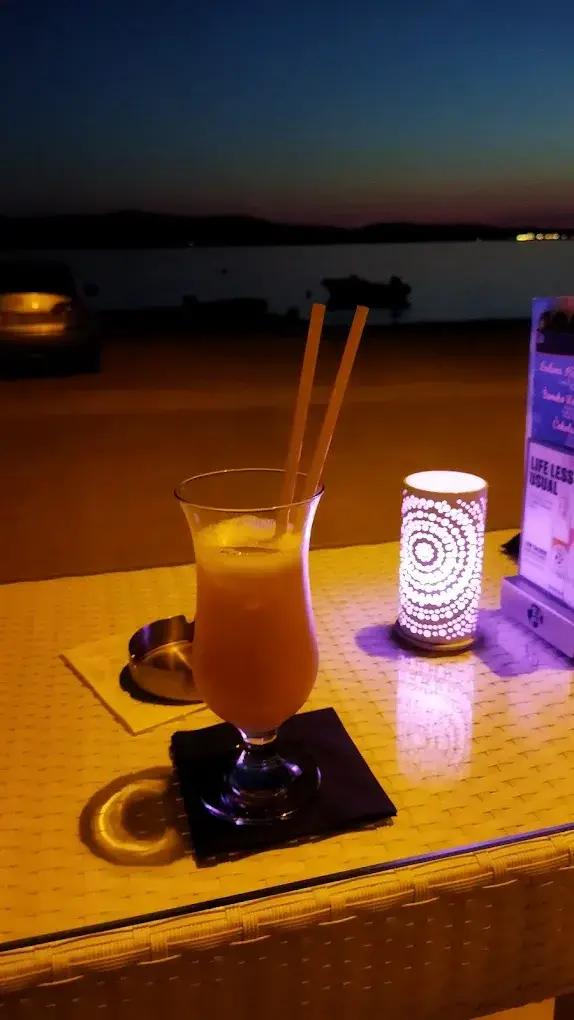 Cocktail and candle in Bellezza night atmosphere